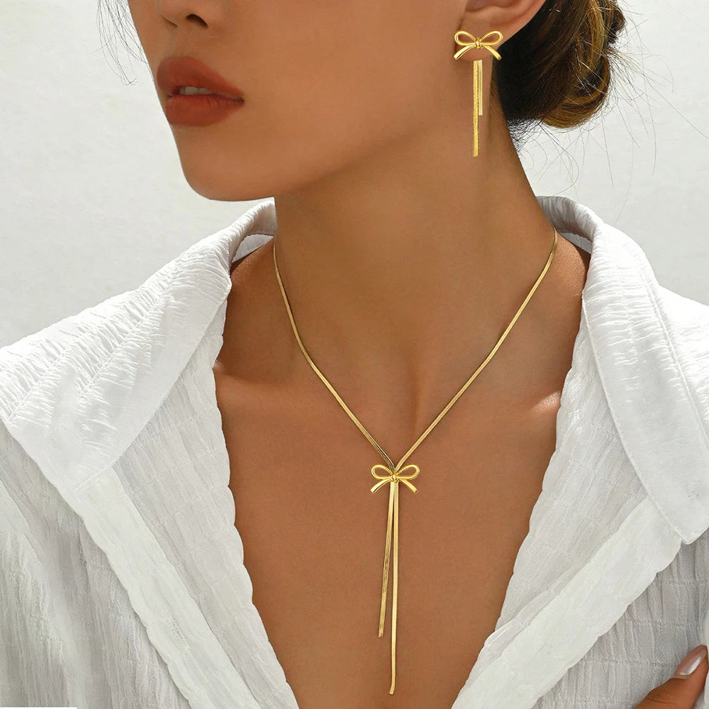 Elegant Bow Necklace