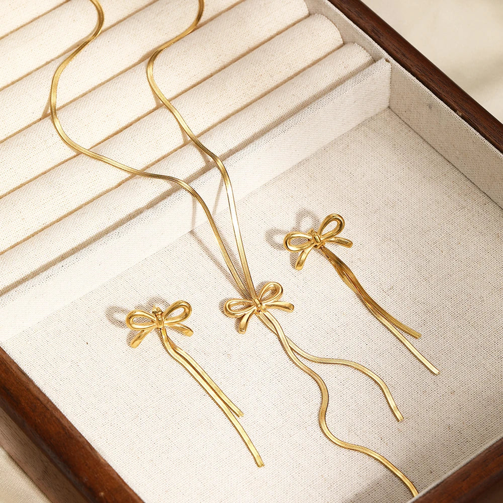 Elegant Bow Necklace