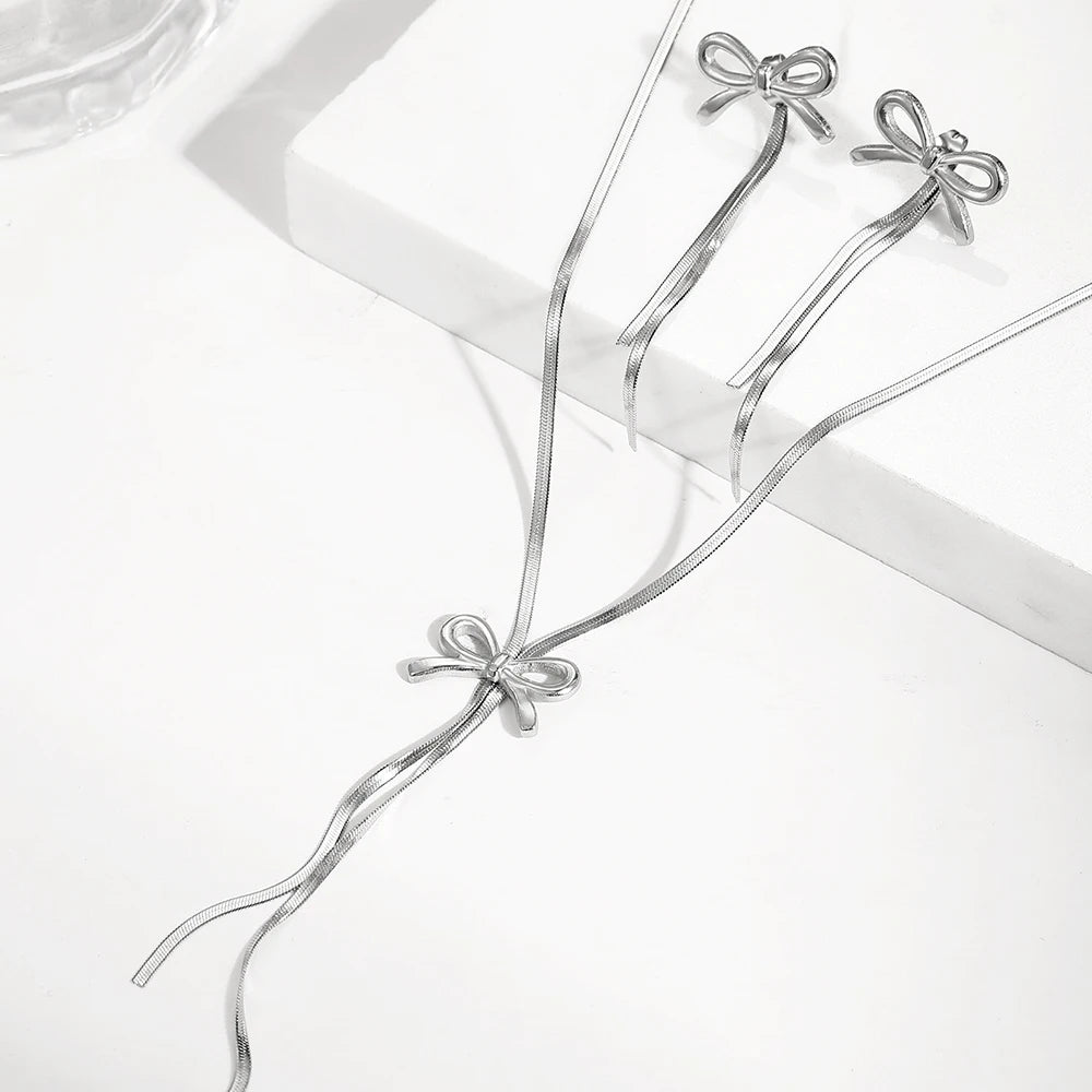 Elegant Bow Necklace